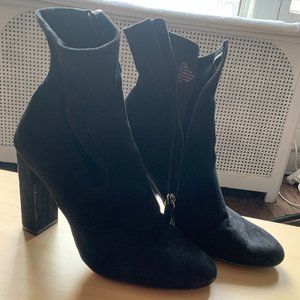 Steve Madden Suede Bootie | Black | Size 6.5